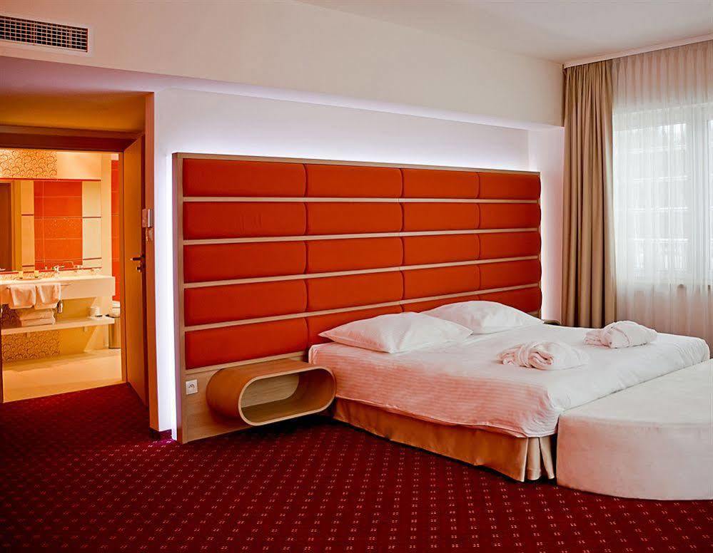 Grape Town Hotel - Park79 Zielona Góra Exteriör bild